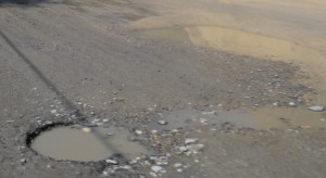 DENUNCIAN transportistas pésimo estado de la carretera federal a Putla