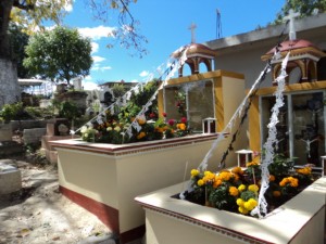 El panteón municipal se reporta listo para recibir a miles de familiares de los difuntos