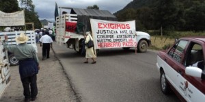 Toman Carretera de Tlaxiaco en protesta a la violencia en Copala